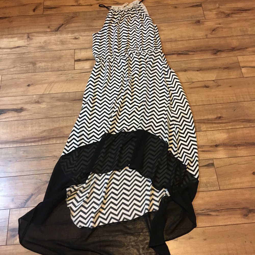 Women’s high low maxi black and White chevron